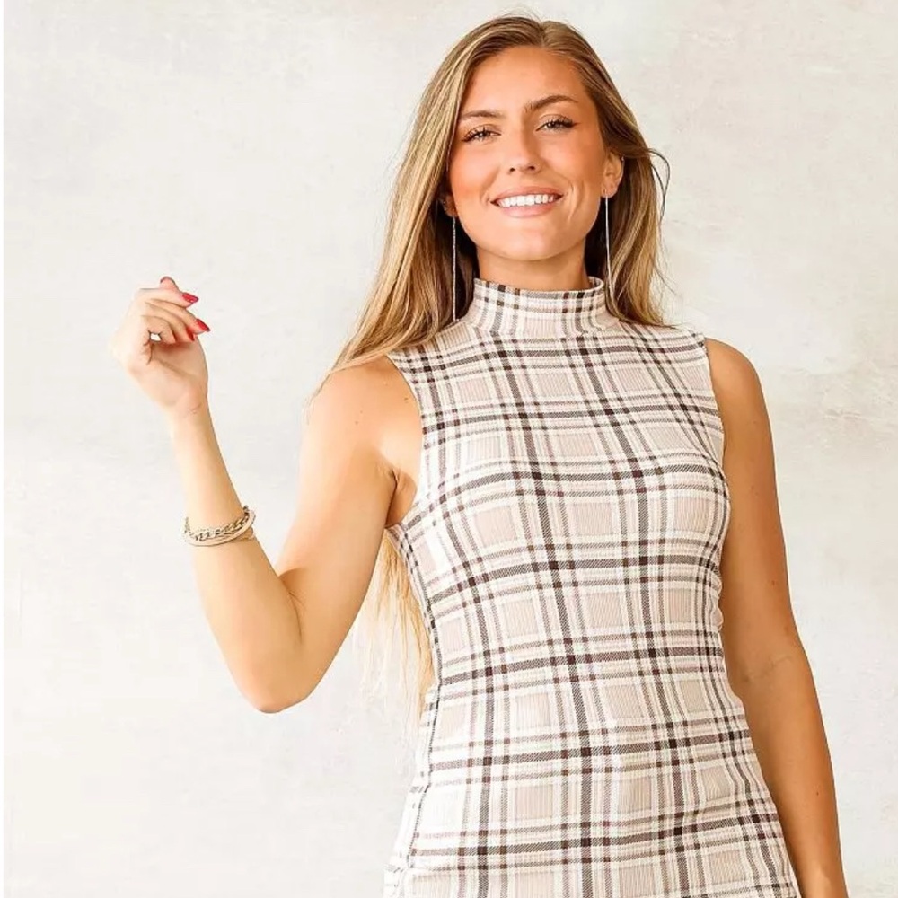 Sleeveless mock neck plaid top